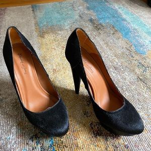 Elizabeth & James Pumps